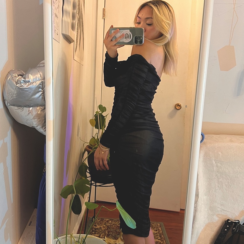 Black off shoulder mesh long sleeve maxi dress